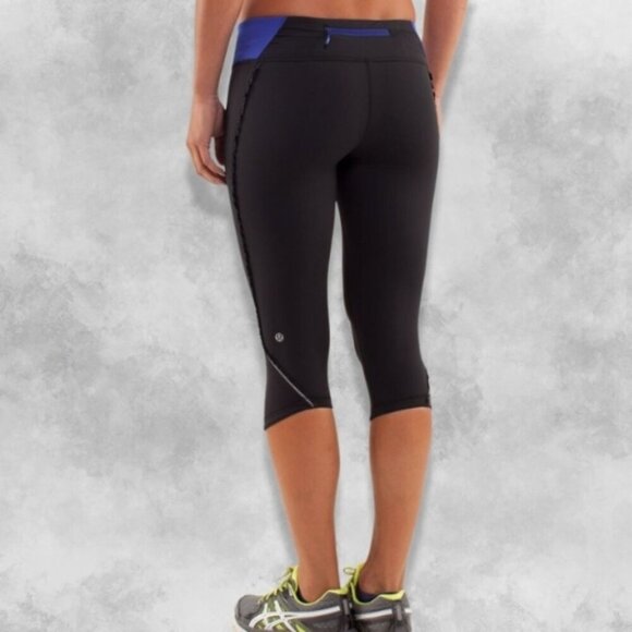 Lululemon Capri Length Sweat-Wicking Reflective Accents Breathable Black Blue 6 - Picture 2 of 4